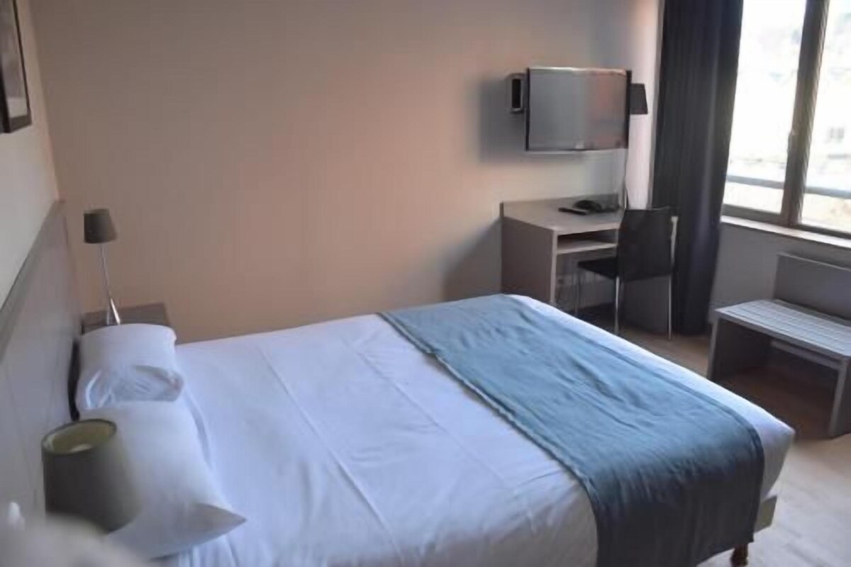 Ropa de cama de alta calidad, colchones con efecto memoria y escritorio 