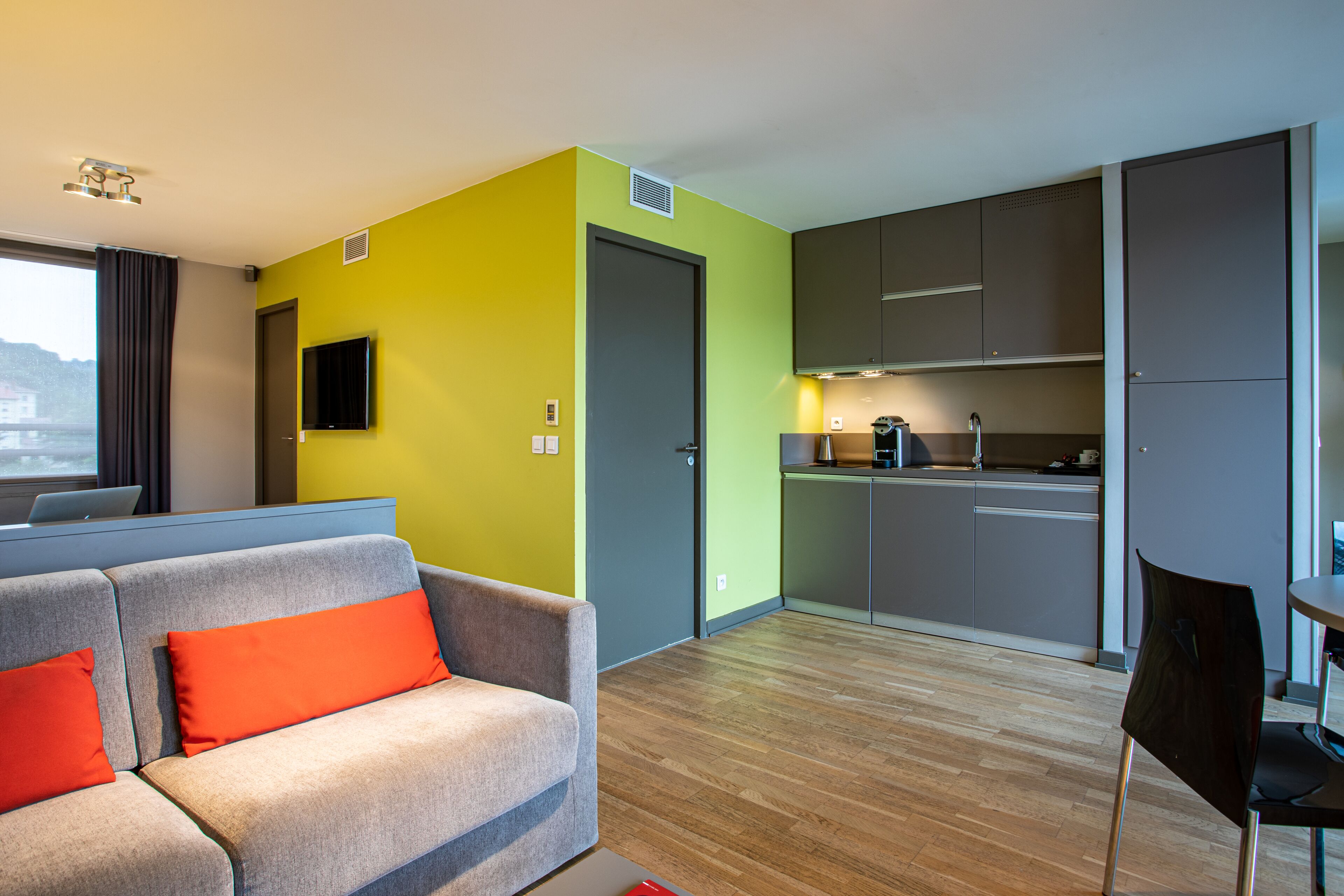 Executive Suite | Living area | Flat-screen TV