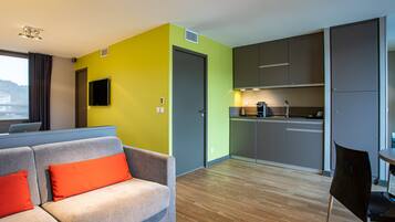 Executive Suite | Living area | Flat-screen TV