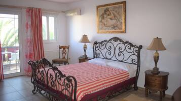 In-room safe, free WiFi, wheelchair access