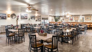 아침 식사, 점심 식사 및 저녁 식사 제공