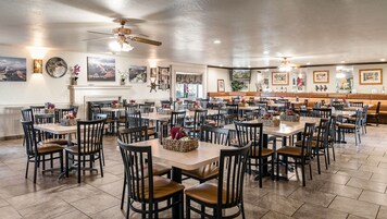 Breakfast, lunch and dinner served