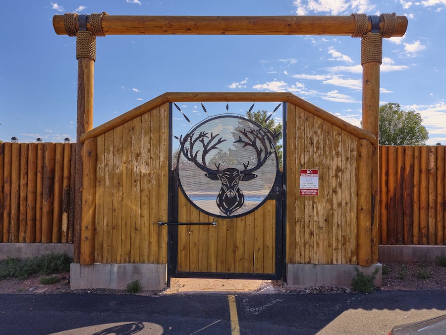 Kolam renang terbuka bermusim