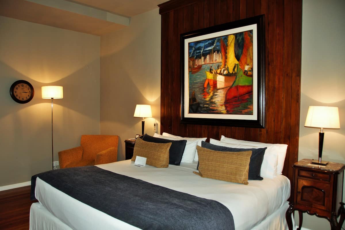 Superior Room | Premium bedding, down comforters, pillowtop beds, minibar