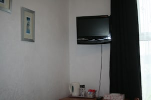 Quarto solteiro, banheiro privativo | Roupa de cama