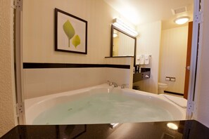 Chambre, 1 très grand lit et 1 canapé-lit, non-fumeur | Salle de bain