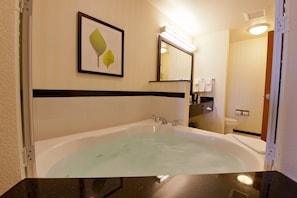 Chambre, 1 trÚs grand lit et 1 canapé-lit, non-fumeur | Salle de bain