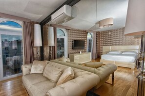 Luxury Apartment, 3 Bedrooms, Annex Building | Memory foam beds, minibar, in-room safe, laptop workspace - Le Rêve De Naim - Roma (Rome)