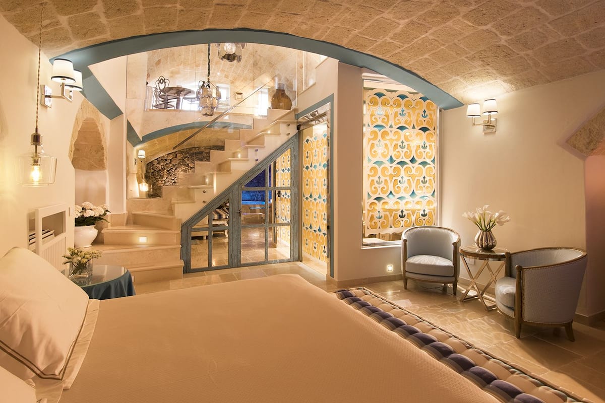 romantic suite, hot tub (150 metri dall'edificio principale) | 1 bedroom, premium bedding, pillow-top beds, minibar