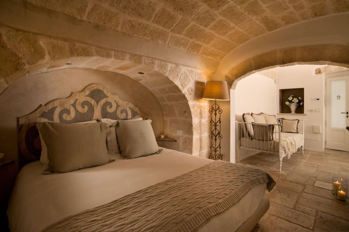 Premium bedding, pillowtop beds, minibar, in-room safe