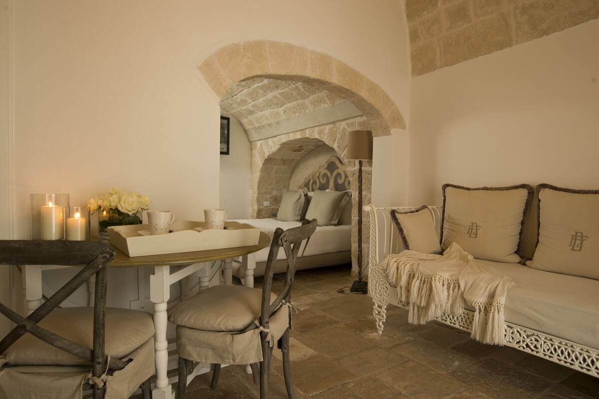 Deluxe Room, Ground Floor | Premium bedding, pillowtop beds, minibar, in-room safe