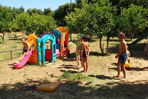Außen-Kinderspielplatz