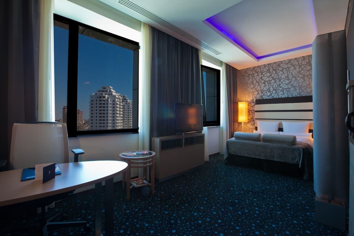 Deluxe Double Room | Premium bedding, minibar, in-room safe, desk