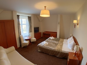 Comfort Double Room | In-room safe, free WiFi