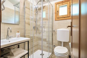 Bungalow, 2 Bedrooms | Bathroom | Shower, hair dryer, bidet, towels - Caravelle Camping Village (Ceriale)