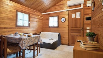 Bungalow, 2 Schlafzimmer | Wohnbereich