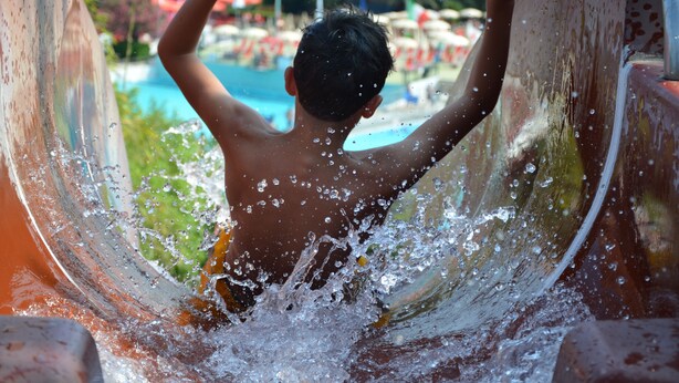 A person sliding down a water slide. - Caravelle Camping Village (Ceriale)