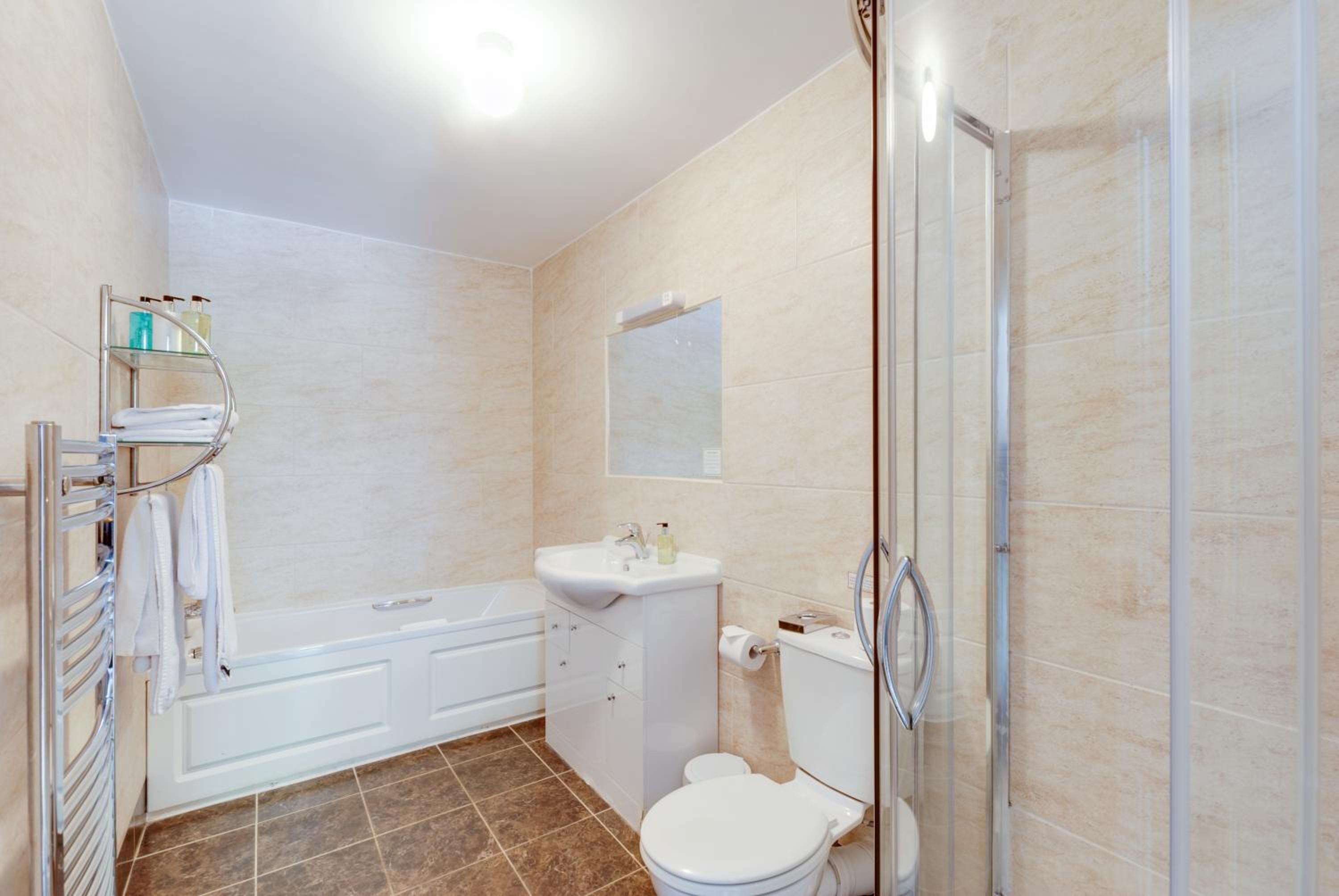 combined shower/bathtub, free toiletries, hair dryer, towels