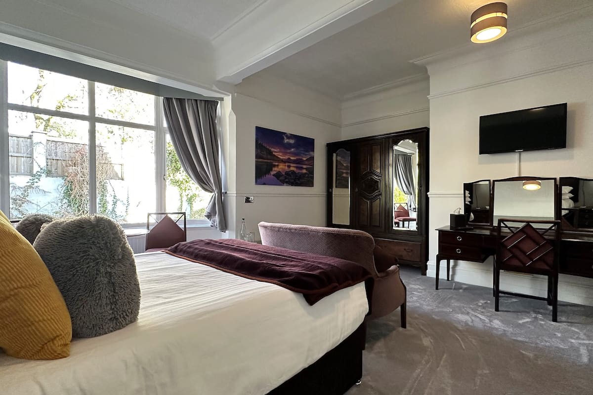 standard double room | 1 bedroom, hypo-allergenic bedding, blackout curtains