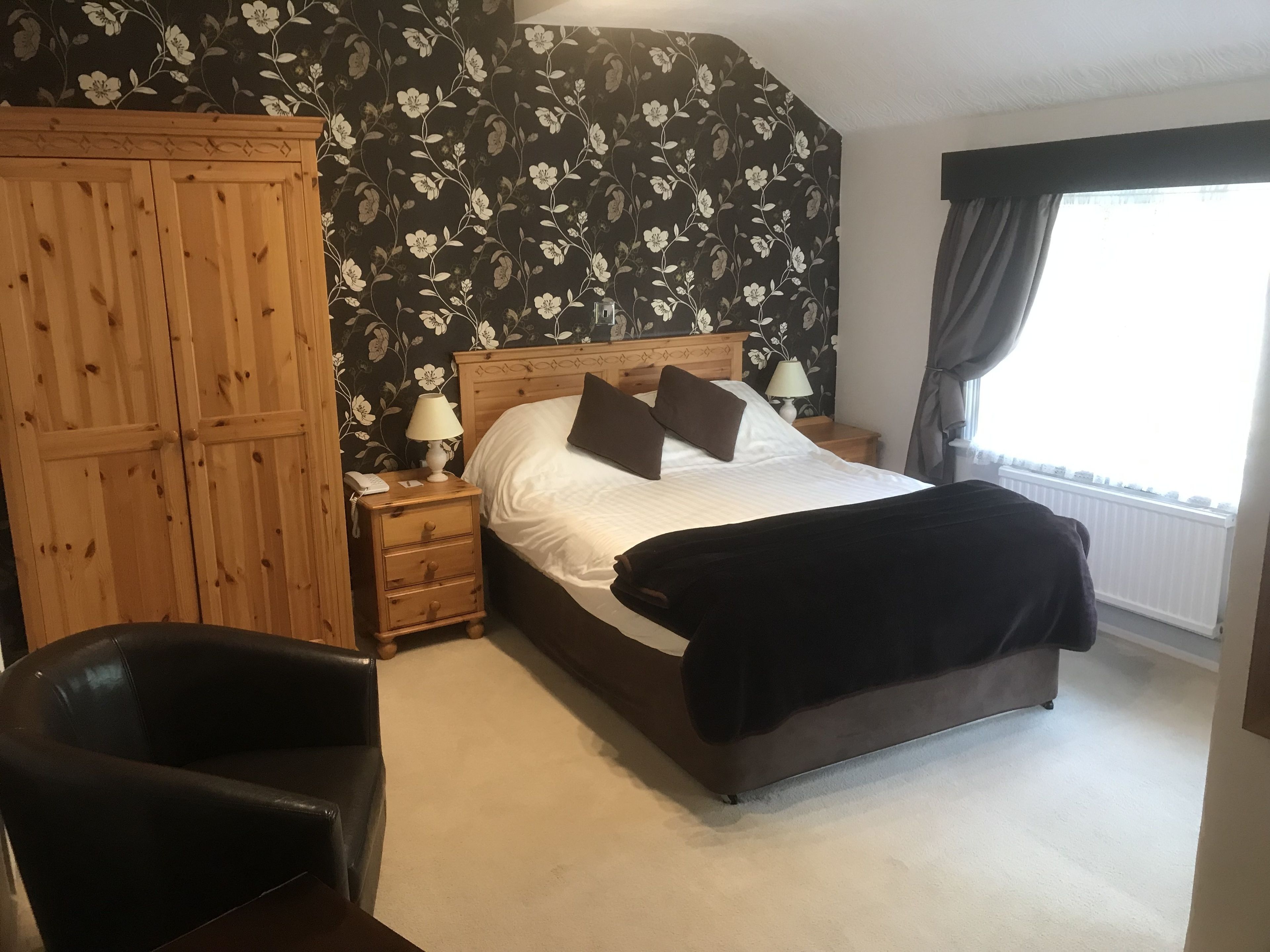 1 bedroom, hypo-allergenic bedding, blackout curtains