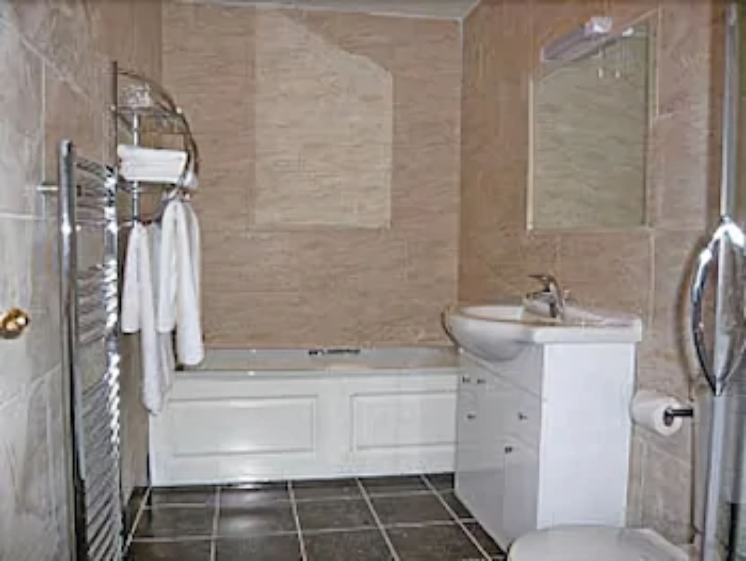 combined shower/bathtub, free toiletries, hair dryer, towels