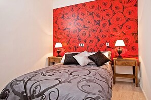 Standard Double or Twin Room | Memory foam beds, free cribs/infant beds, rollaway beds, free WiFi - Hostal Foster (Madrid)