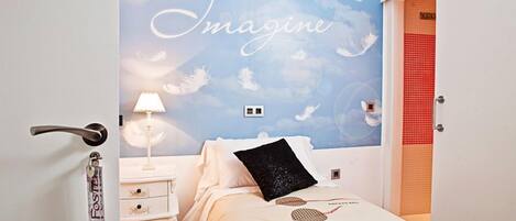 Single Room | Memory-foam beds, free cots/infant beds, rollaway beds, free WiFi