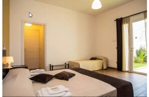 Zimmer, Annex (Calabernardo- Viale Rosa Dei Venti) | Italienische Bettbezüge von Frette, Select-Comfort-Betten, Minibar