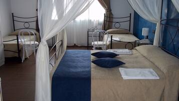 Vierbettzimmer | Italienische Bettbezüge von Frette, Select-Comfort-Betten, Minibar