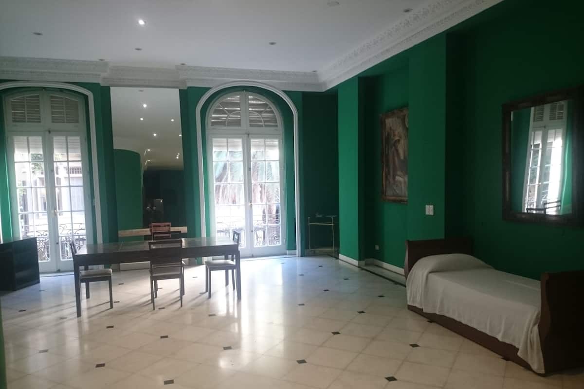 1 habitación y caja de seguridad en la habitación