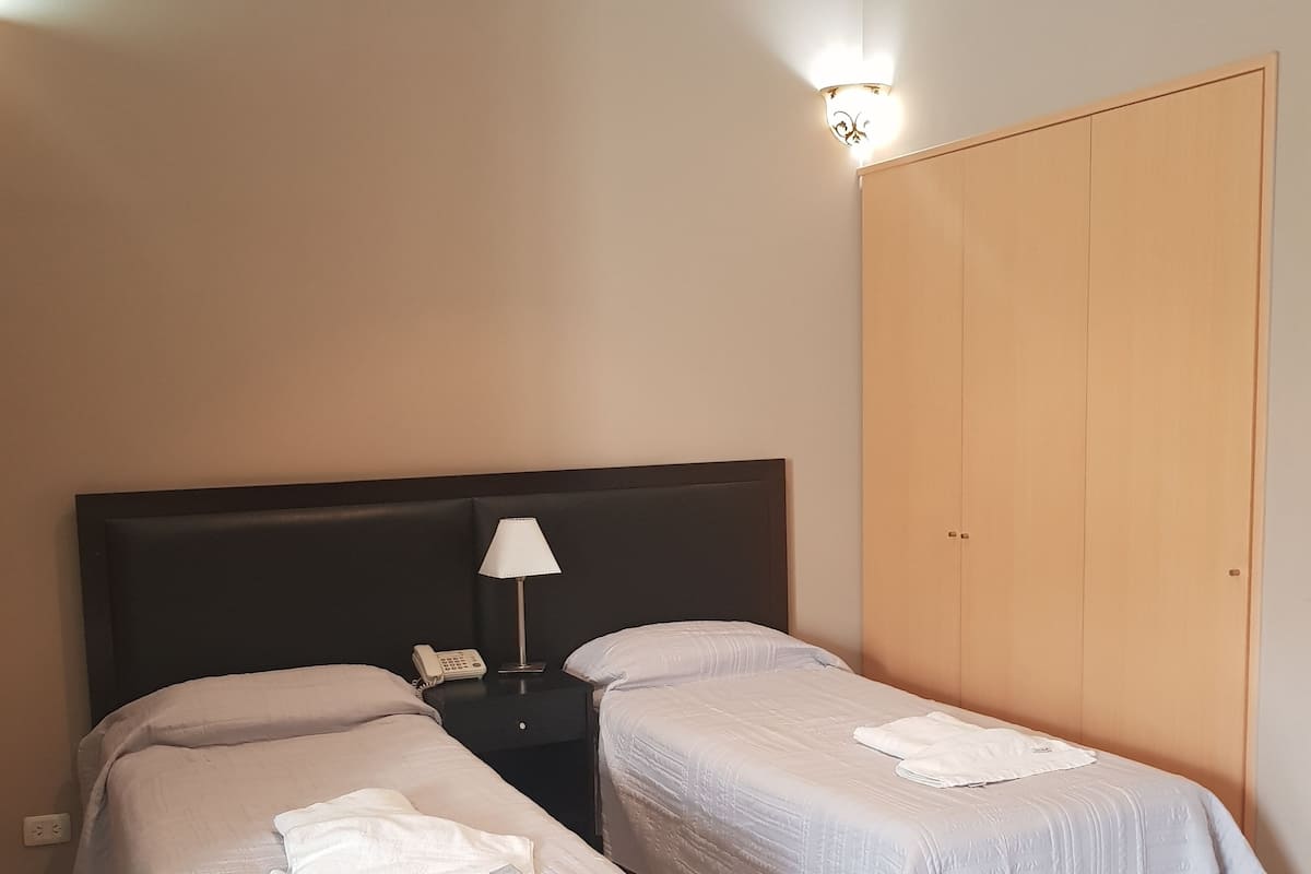 1 habitación y caja de seguridad en la habitación