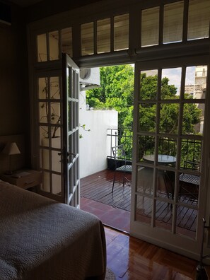 Economy Apartment, 1 Double Bed | In-room safe, iron/ironing board, free WiFi
