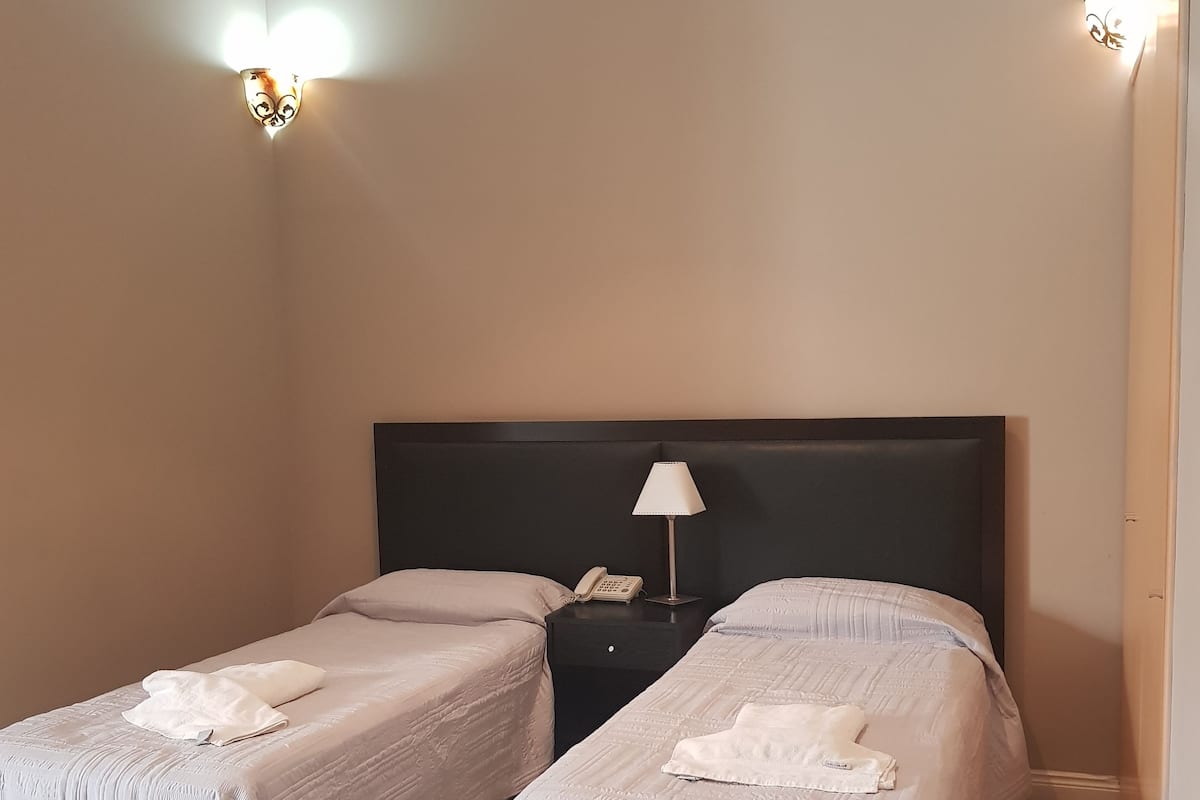 1 habitación y caja de seguridad en la habitación