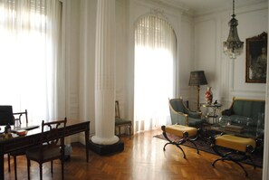 Check-in/check-out kiosk - Leonardo Da Vinci Residence (Buenos Aires)