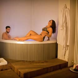 Indoor spa tub