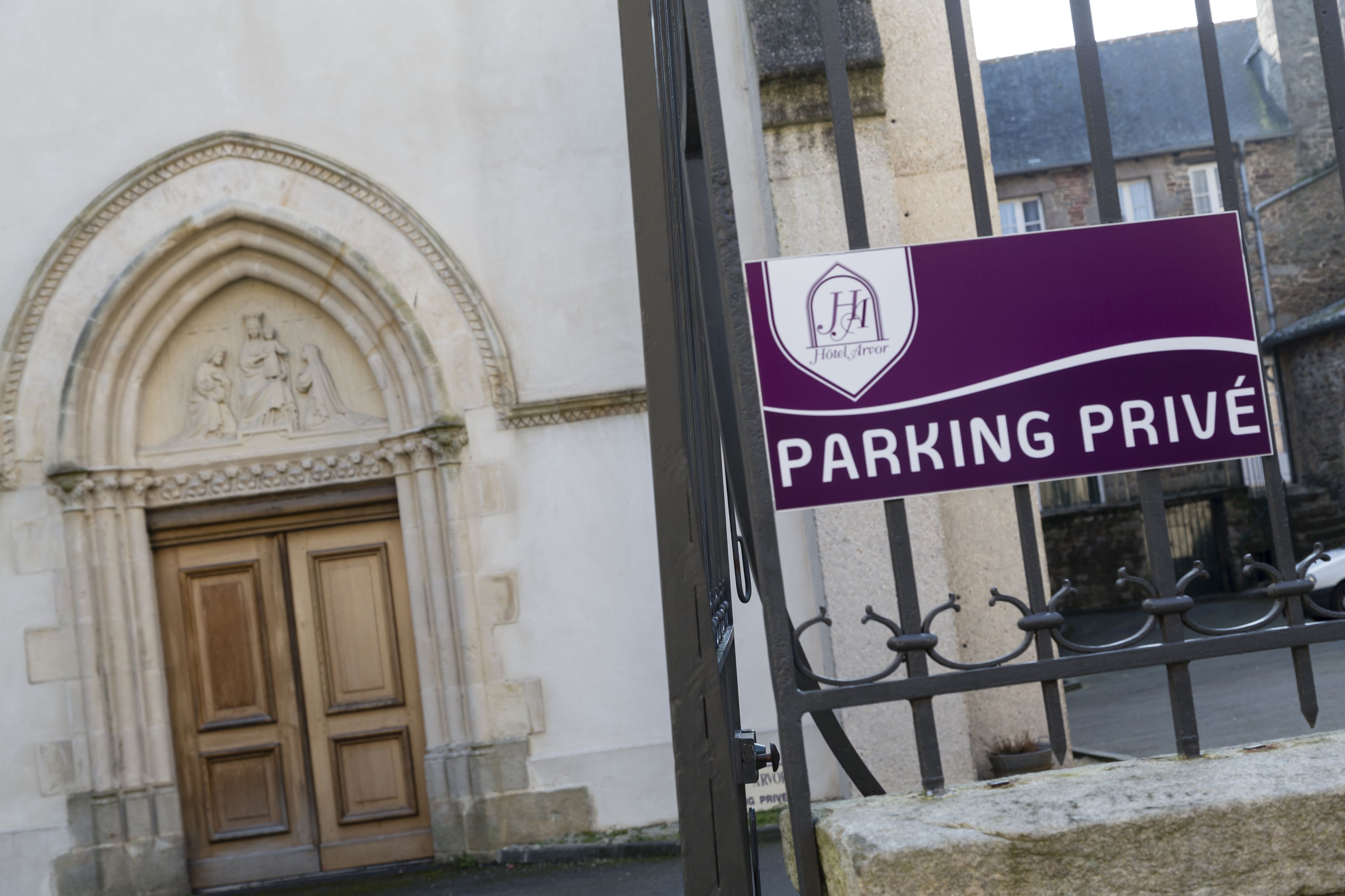 self-parking (surcharge) 10 per day