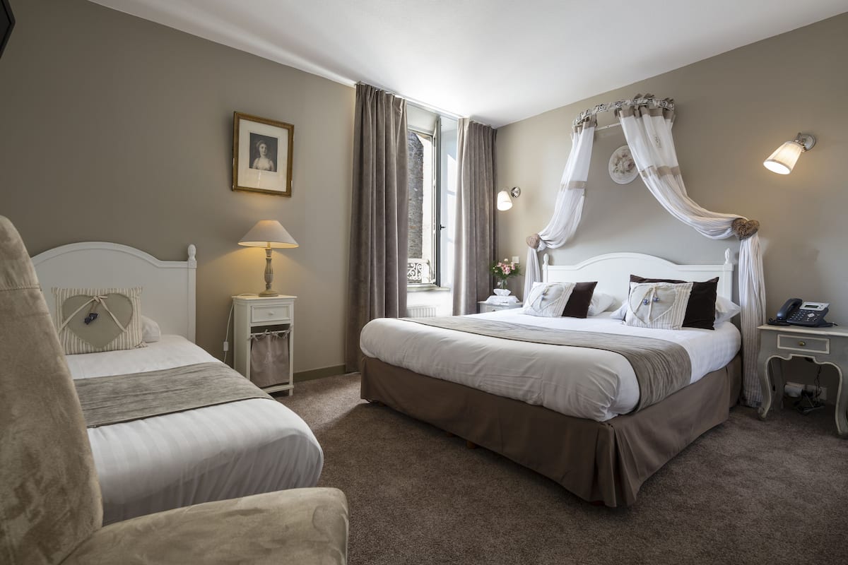 Comfort driepersoonskamer | 1 slaapkamer, luxe beddengoed, een kluis op de kamer