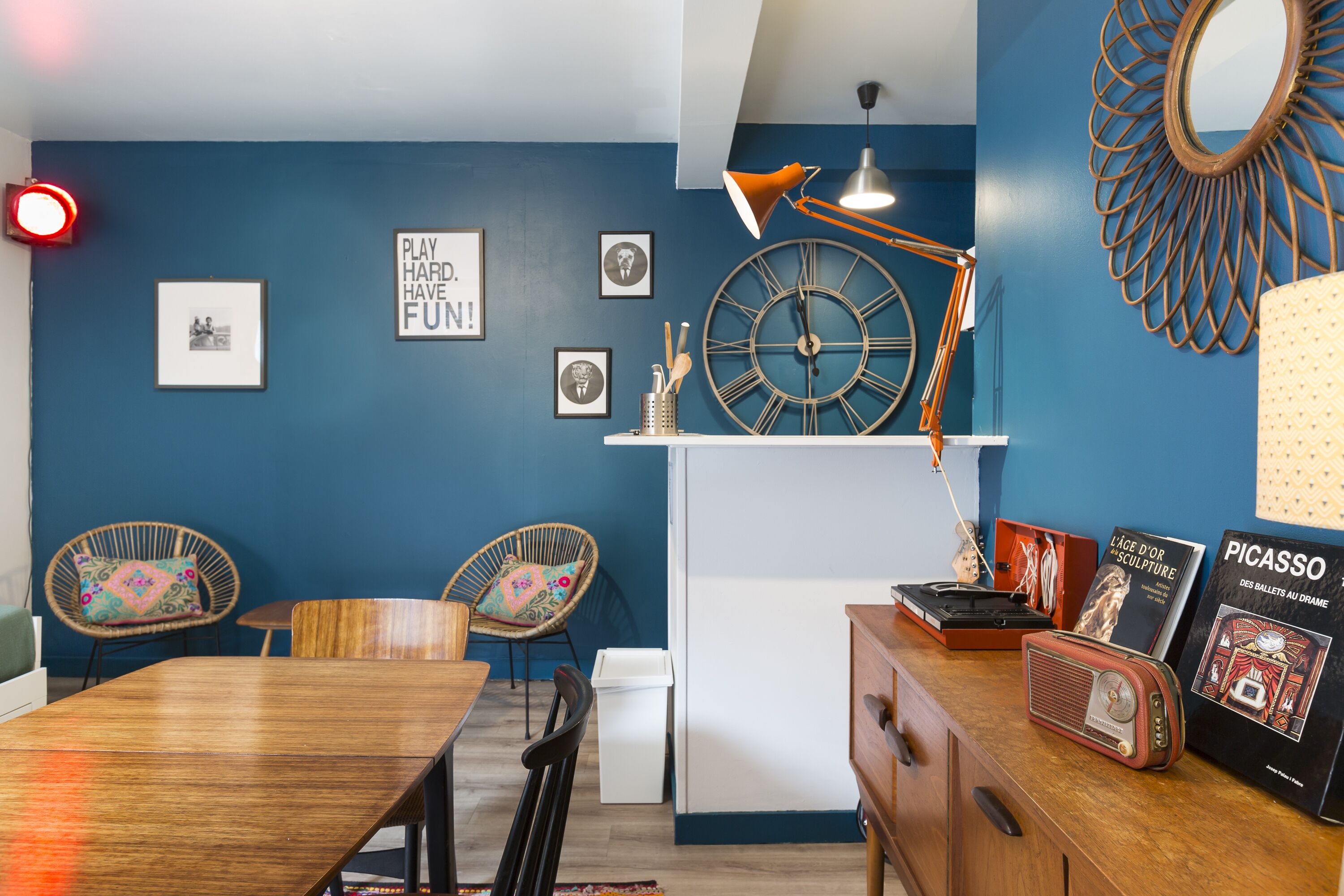 apartment | living room | 57-cm tv with digital channels