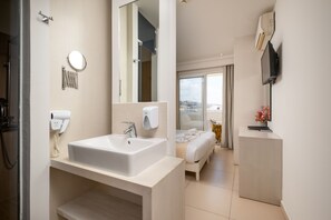 Kamar Double Standar, 2 Tempat Tidur Twin | Wi-Fi gratis dan seprai linen