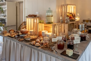 Café da manhã com buffet grátis