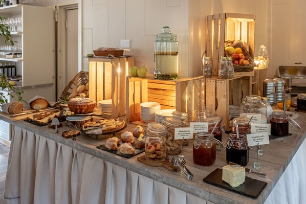 Petit déjeuner buffet compris