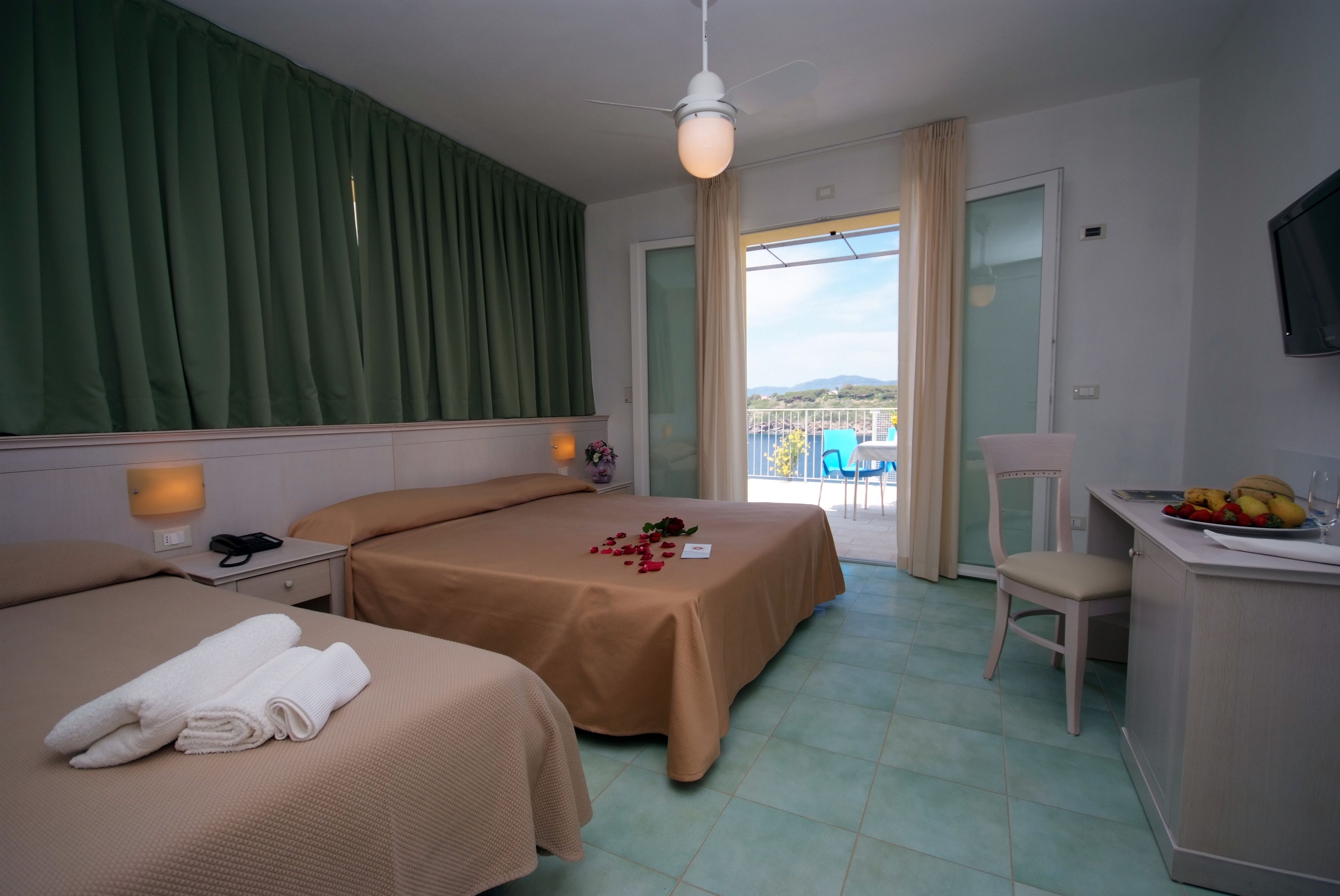 superior double room, sea view | frette italian sheets, in-room safe, desk, cots/infant beds