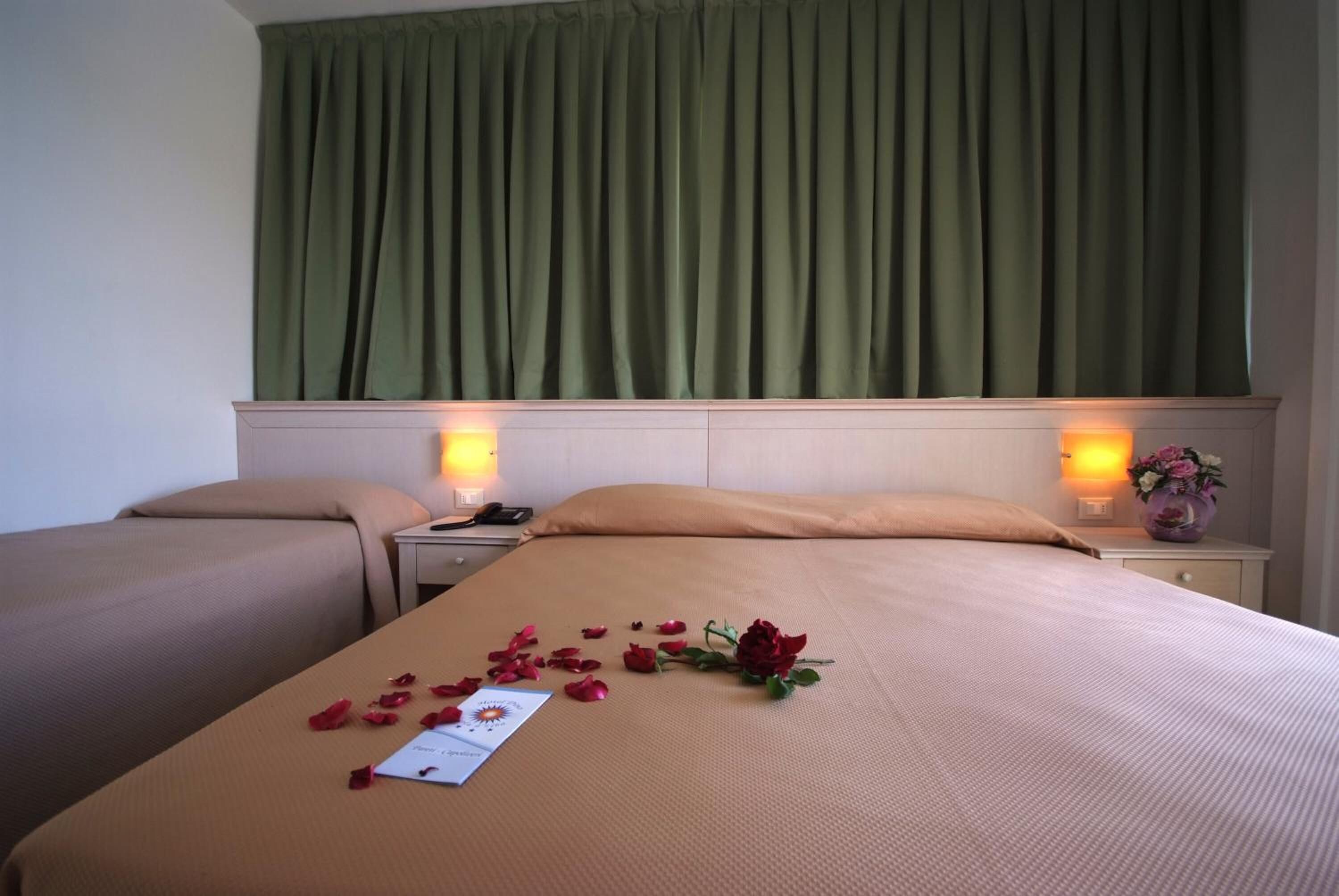 frette italian sheets, in-room safe, desk, cots/infant beds