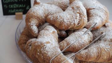 Desayuno de cocina local (EUR 10 por persona)