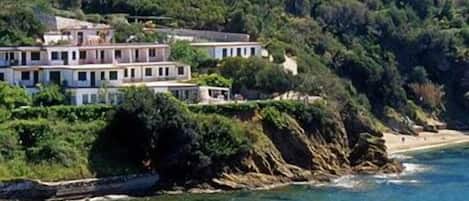 Private beach nearby, beach shuttle, sun-loungers, beach umbrellas