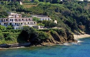 Private beach nearby, beach shuttle, sun loungers, beach umbrellas - Hotel Dino (Capoliveri)