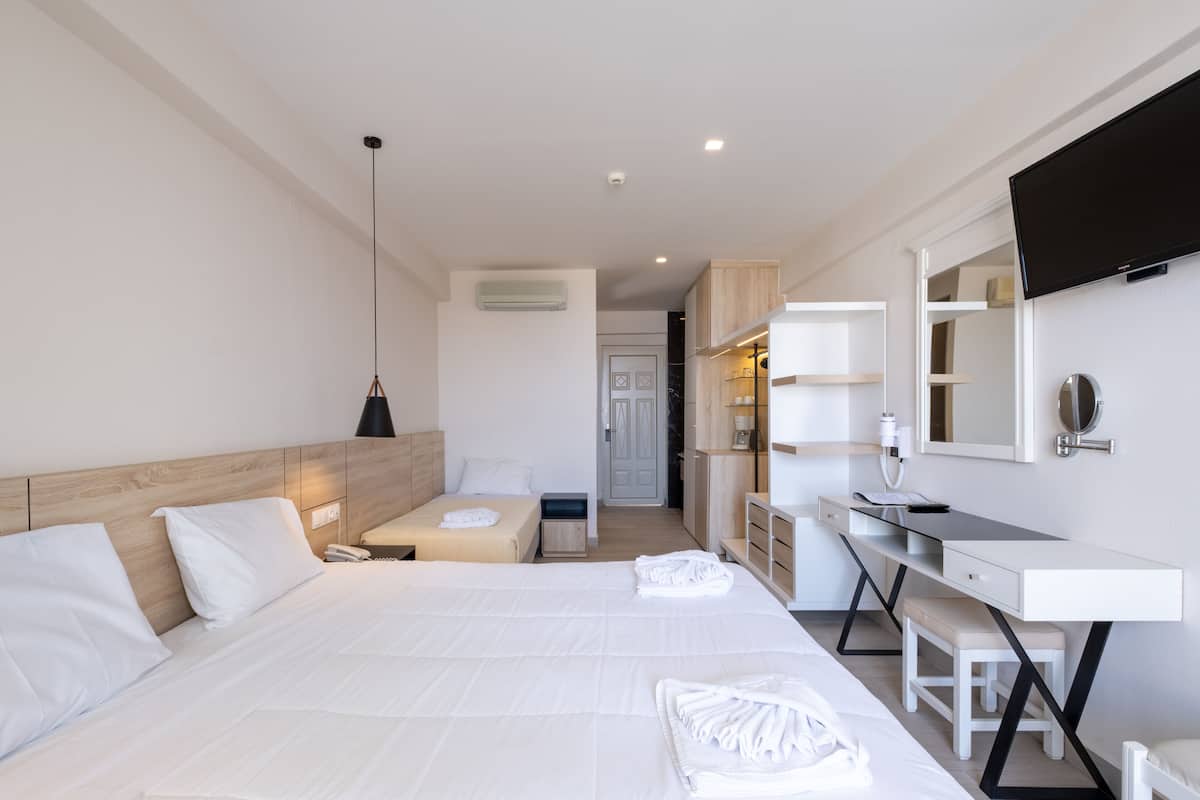 Junior Suite Land View | 2 phòng ngủ, phòng cách âm, truy cập Internet không dây miễn phí