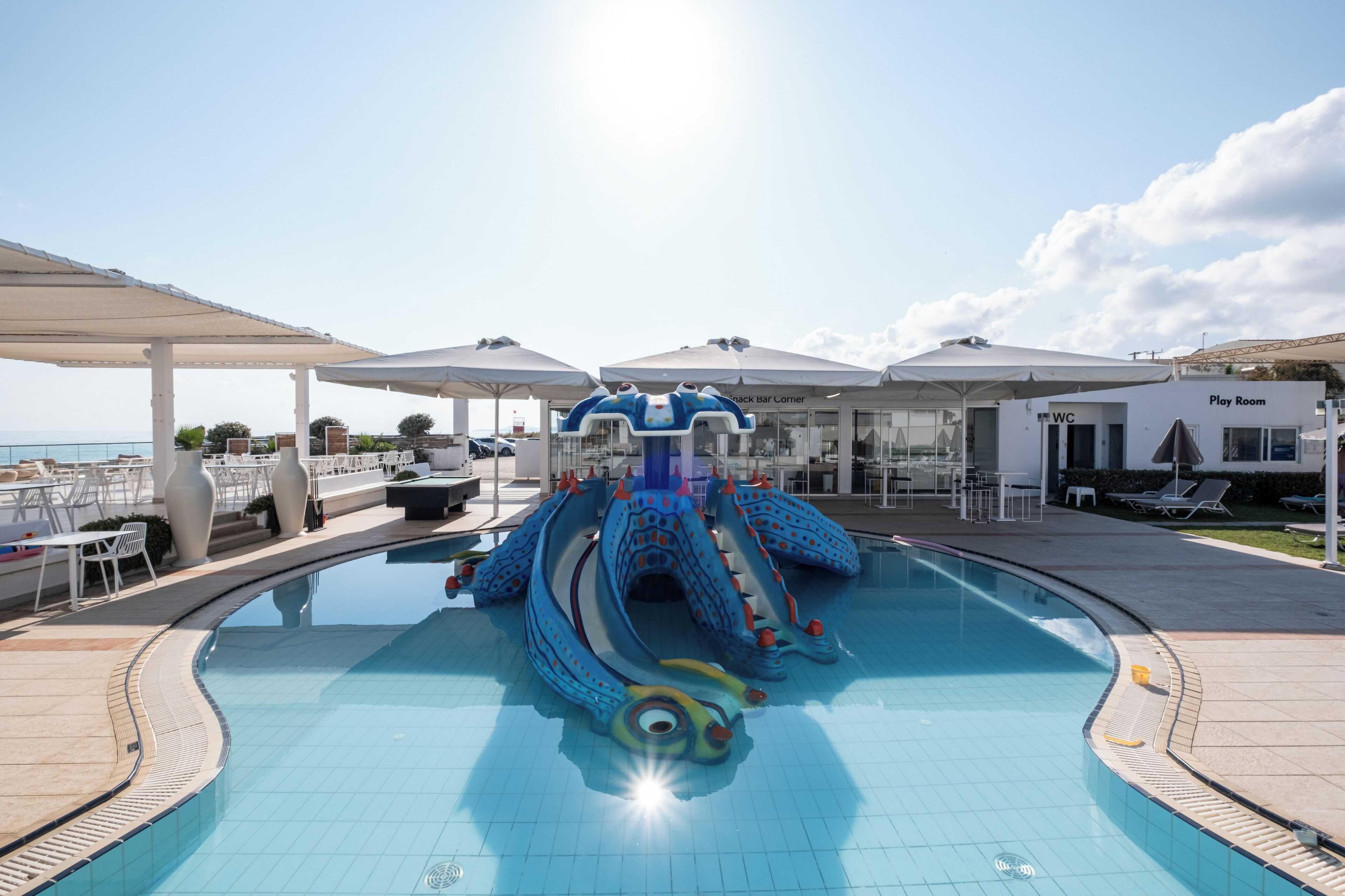 Indoor pool, 4 outdoor pools, pool umbrellas, pool loungers