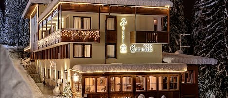 Façade de lâhĂ©bergement - soirĂ©e/nuit
