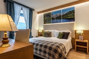 Cubrecamas, minibar, caja de seguridad en la habitación y escritorio 